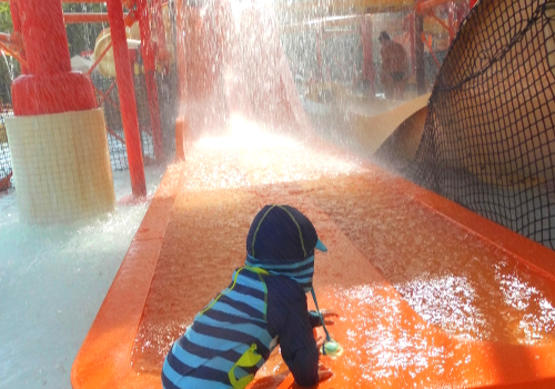 Rutschen und Wasserpark im Grand Waterworld Makadi mit Kind