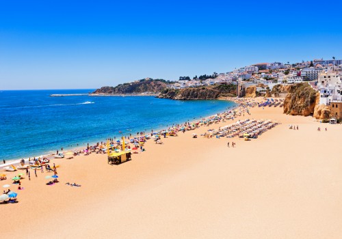 Der Strand in Faro ist perfekt für den Familienurlaub mit Kindern